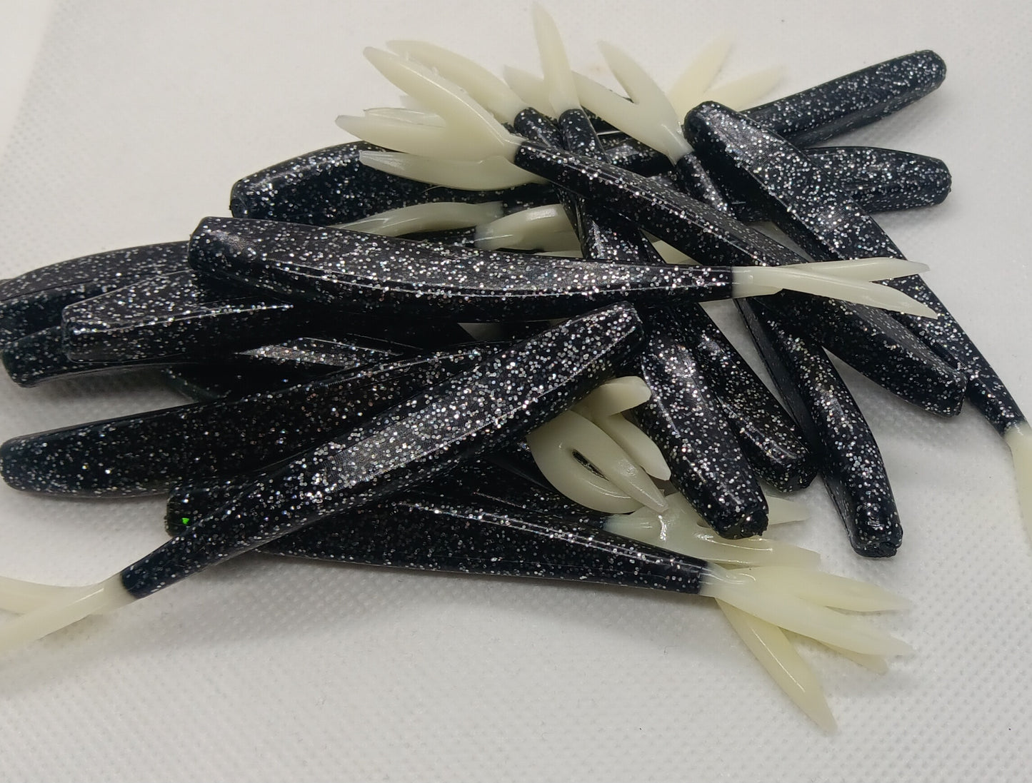 Motor City Minnow - Orca Glow tail - 8 ct