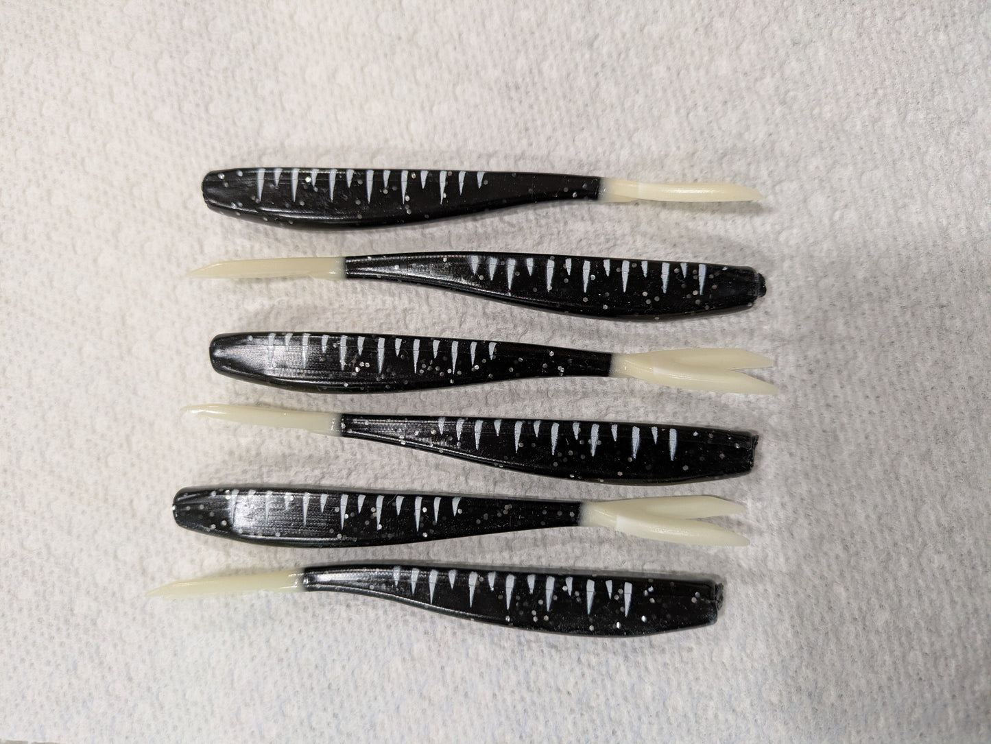 Log Perch - Orca / Glow tail 6ct